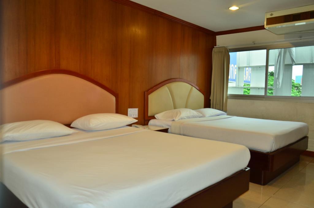 At Bangkok Hotel Esterno foto