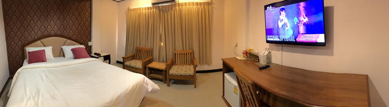 At Bangkok Hotel Esterno foto